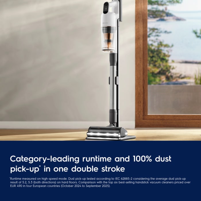 Category-leading runtime and 100% dust pick-up in one double stroke.
Disclaimer: Runtime measured on high-speed mode. Dust pick- up tested according to IEC 62885-2 and considering the average dust pick- up result of 5.2, 5.3 (both directions) on hard floors. Results are based on comparison with the top six best-selling handstick vacuum cleaners priced over EUR 490 in four European countries (October 2024 to September 2025