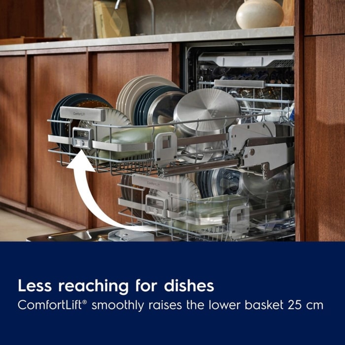 Fully loaded lower basket rises 25 cm on reinforced hinges. ComfortLift® raises the lower basket to the upper basket's level.