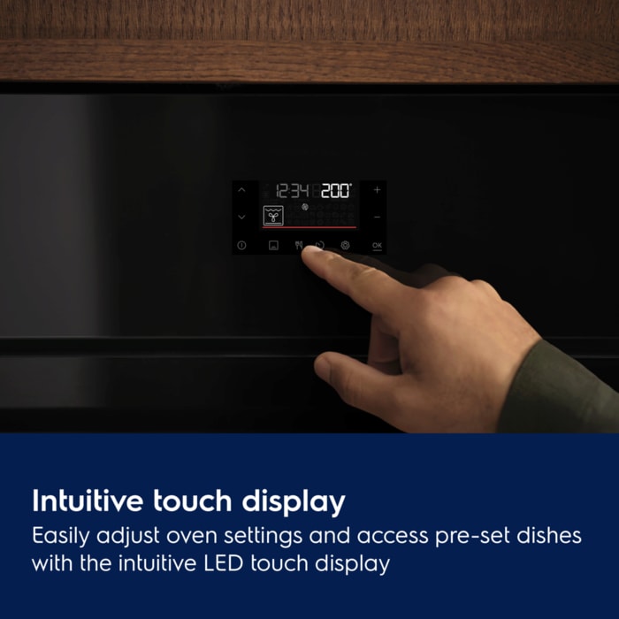 Intuitive touch display
Easily adjust oven settings and access pre-set dishes with the intuitive LED touch display