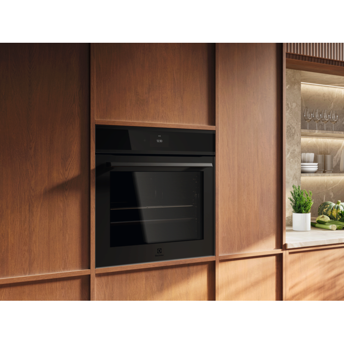 Electrolux - Pyrolytic oven - EOE9P3XT