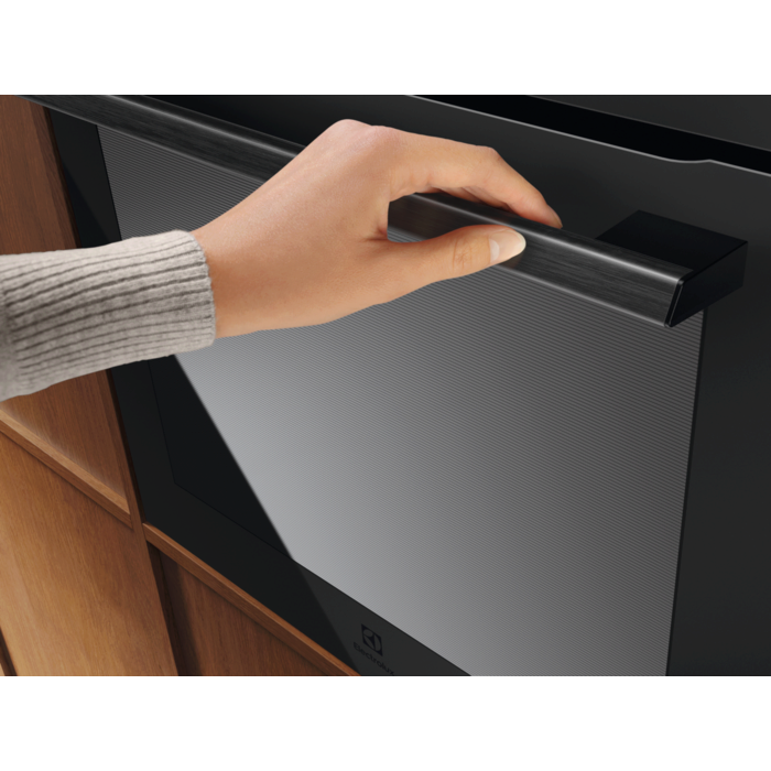 Electrolux - Pyrolytic oven - EOE9P3XT