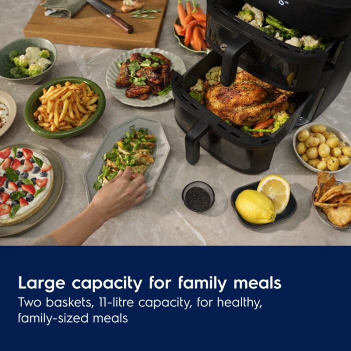 Large capacity for family meals
Two baskets, 11-litre capacity, for healthy,
family-sized meals