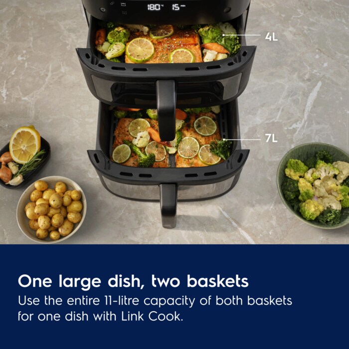 One large dish, two baskets
Use the entire 11-litre capacity of both baskets for one dish with Link Cook.