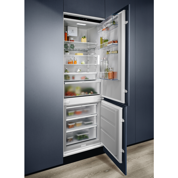 Electrolux - Frigoriferë ngrirës të montuar - ENG7TE75S