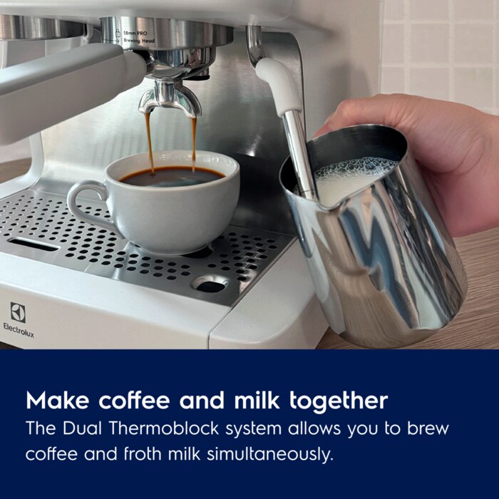 Make coffee and milk together. The Dual Thermoblock system allows you to brew coffee and froth milk simultaneously.