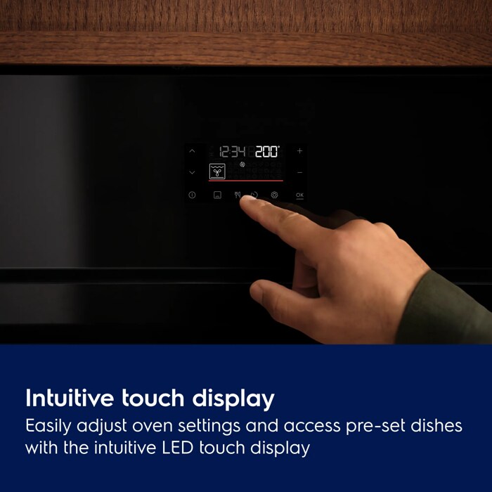 Intuitive touch display
Easily adjust oven settings and access pre-set dishes with the intuitive LED touch display
