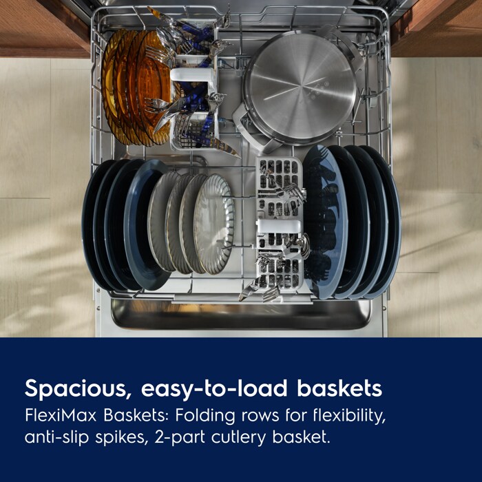 Spacious, easy-to-load baskets, with 2-part cutlery basket. Cutlery basket splits to fit around dishes in lower FlexiMax Basket.