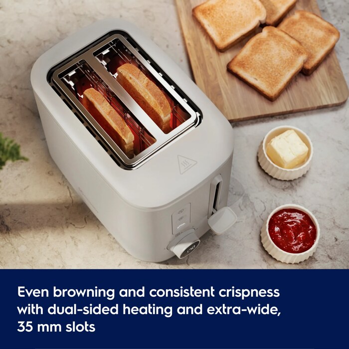 Even browning and consistent crispness with dual-sided heating and extra-wide, 35 mm slots.
