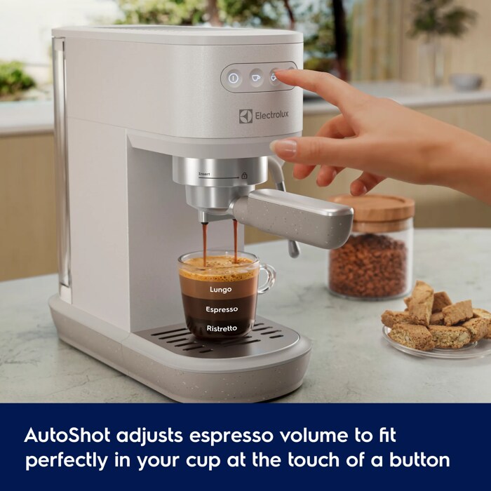 Adjust espresso volume at the touch of a button with Auto Shot.