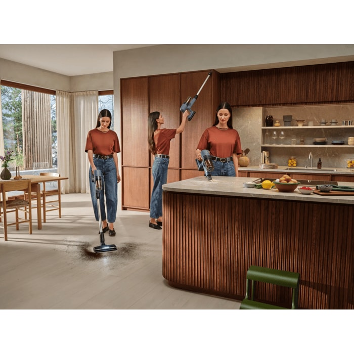 Powerful cleaning with light handling. From floor to ceiling.