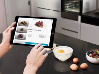 Zgjedhja e një recete nga aplikacioni My Electrolux në një tablet