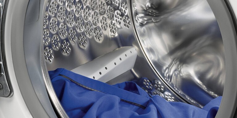 Një diagram që tregon hapësirën që duhet lënë mes rrobave tuaja dhe pjesës së sipërme të kazanit