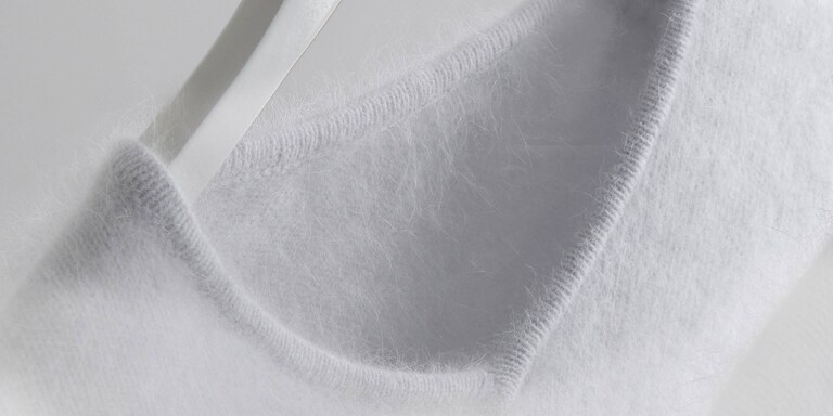 Një triko e bardhë leshi