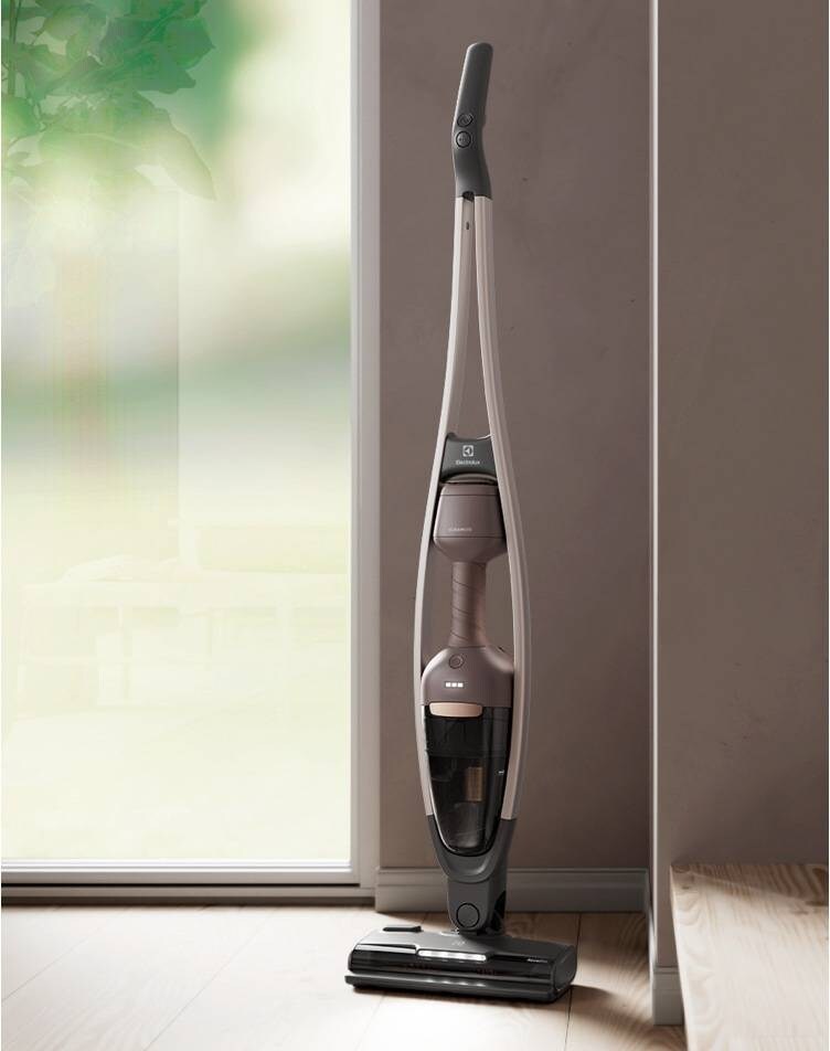 600 Cordless cleaner beside window