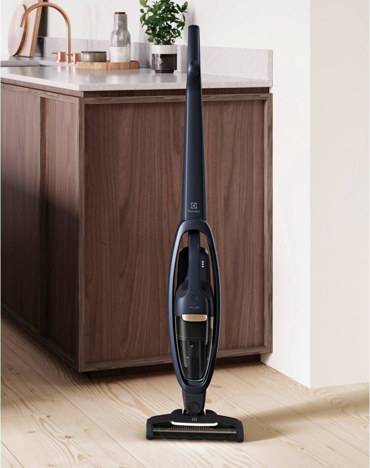 Well Q6/7/8 standing on wooden floor